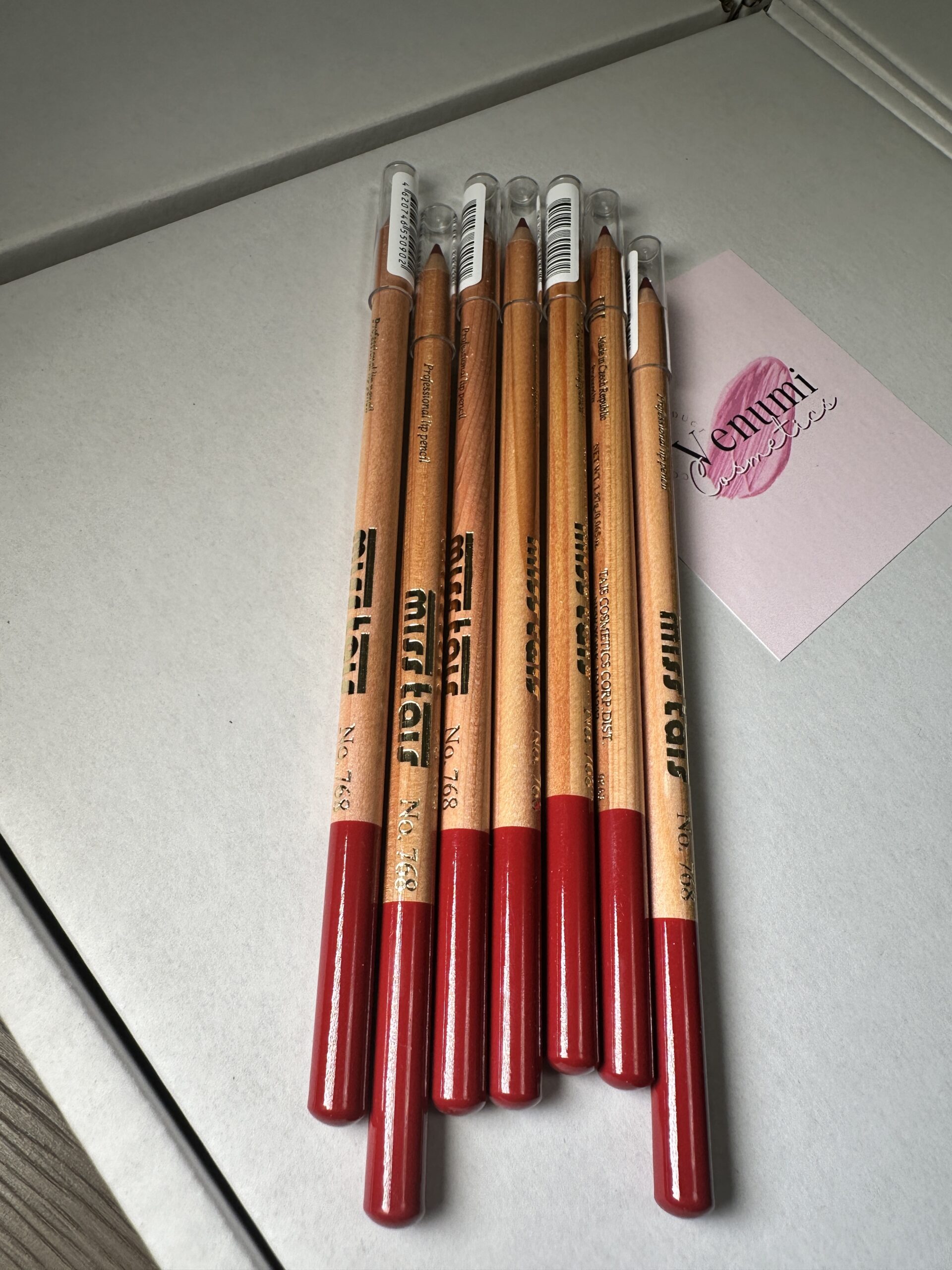 Creion de buze Miss Tais XL – Venumi Cosmetics